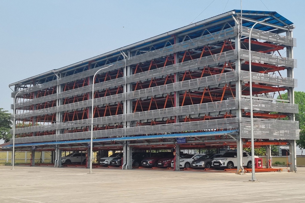 Phí tới 2 triệu đồng/tháng, bãi đỗ xe thông minh ở Đà Nẵng ế khách - 1 Phí tới 2 triệu đồng/tháng, bãi đỗ xe thông minh ở Đà Nẵng ế khách - 1