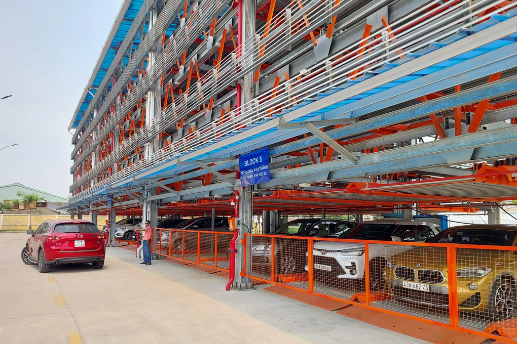 Phí tới 2 triệu đồng/tháng, bãi đỗ xe thông minh ở Đà Nẵng ế khách - 2 Phí tới 2 triệu đồng/tháng, bãi đỗ xe thông minh ở Đà Nẵng ế khách - 2