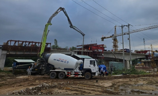 Giá cát tăng vọt, công trình ở Đà Nẵng đứng trước nguy cơ "đóng băng"- Ảnh 2. Giá cát tăng vọt, công trình ở Đà Nẵng đứng trước nguy cơ "đóng băng"- Ảnh 2.