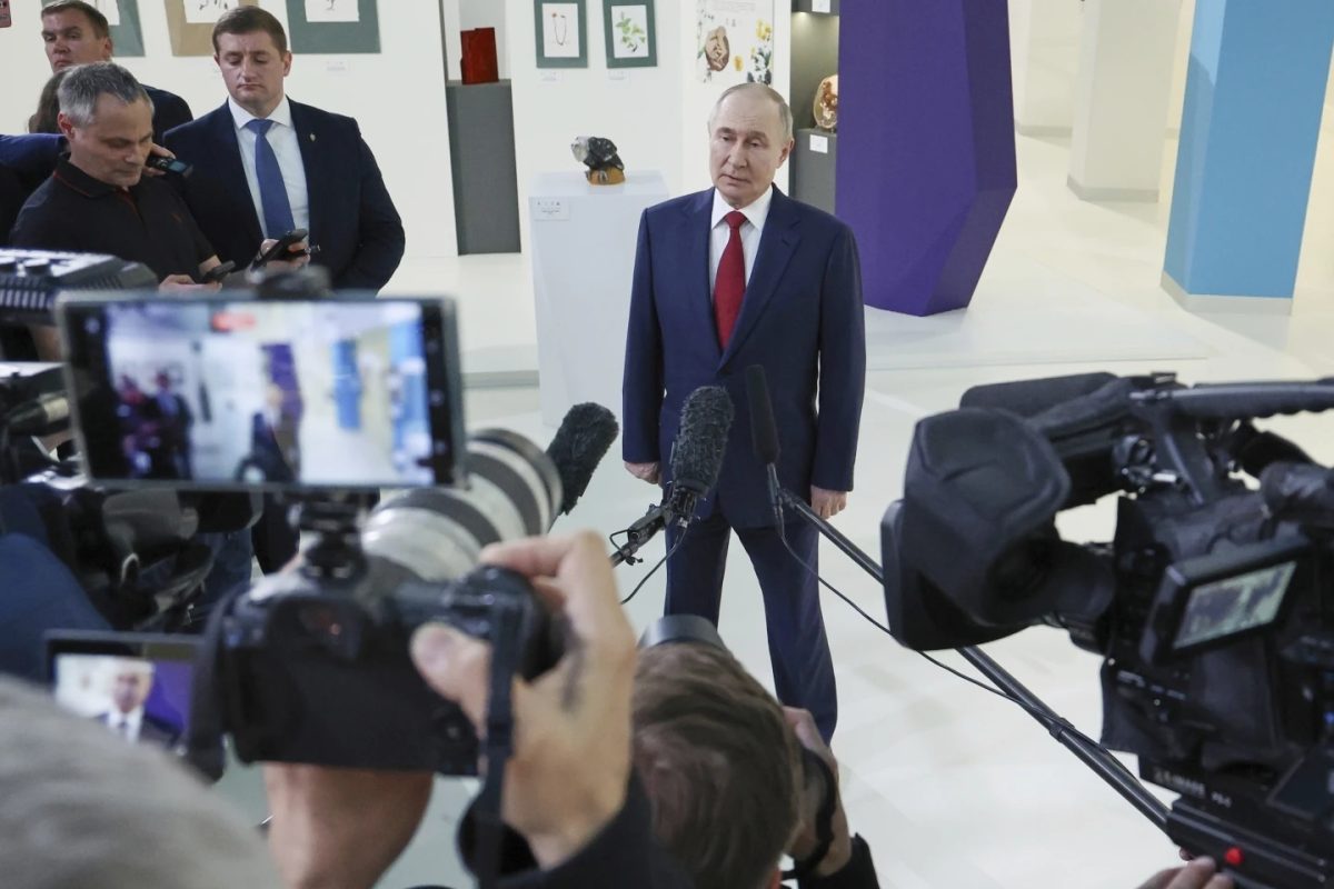 Tổng thống Nga Vladimir Putin phát biểu với các nhà báo sau cuộc điện đàm với Tổng thống Mỹ Donald Trump tại Công viên Khoa học và Nghệ thuật Sirius (Nga) vào ngày 19-5. Ảnh: Vyacheslav Prokofyev/ Sputnik