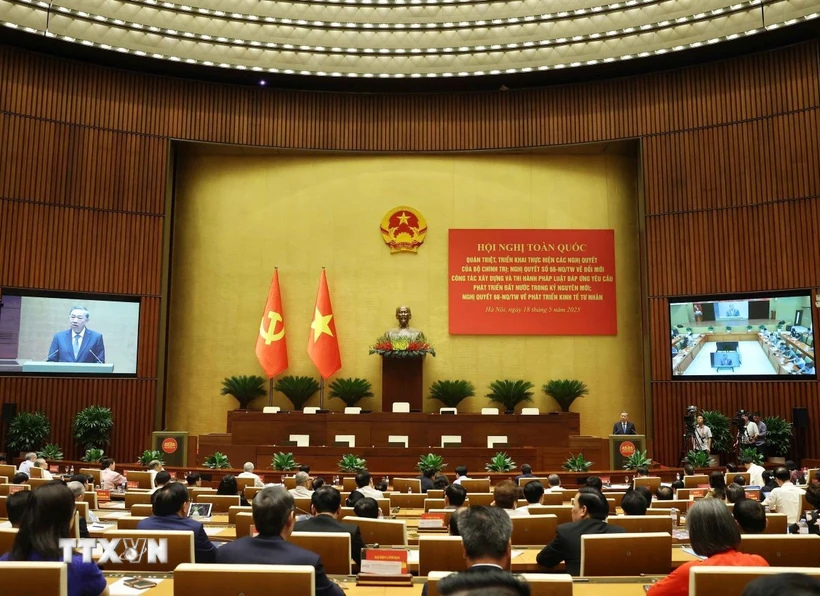 Tổng Bí thư Tô Lâm phát biểu chỉ đạo Hội nghị toàn quốc quán triệt, triển khai thực hiện Nghị quyết 66-NQ/TW và Nghị quyết 68-NQ/TW của Bộ Chính trị. (Ảnh: Thống Nhất/TTXVN)