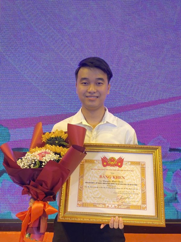 Trải qua 5 năm học tập và làm theo Bác, sinh viên Nguyễn Minh Chiến tin rằng việc học và làm theo Bác sẽ giúp bản thân sống đúng, có ích, góp phần xây dựng xã hội phát triển và bền vững. Ảnh: T.V