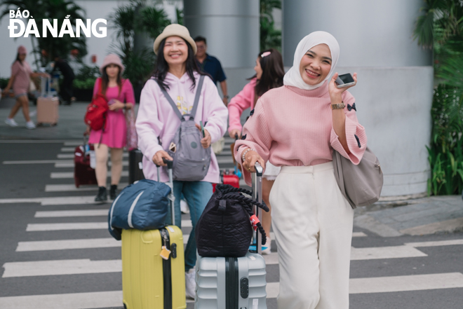 Đà Nẵng có sức hút đối với các thị trường khách du lịch quốc tế, trong đó có thị trường khách du lịch từ các quốc gia Hồi giáo hoặc theo đạo Hồi (như Trung Đông, Malaysia…). Trong ảnh: Khách du lịch từ các quốc gia Hồi giáo hoặc theo đạo Hồi đến Đà Nẵng đầu năm 2025. Ảnh: NGỌC HÀ