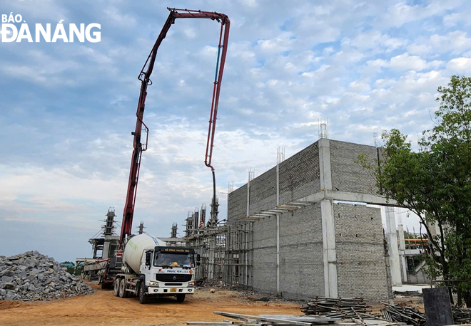 Dự án Trạm trung chuyển rác khu vực Cẩm Lệ đang được triển khai thi công.  Ảnh: HOÀNG HIỆP