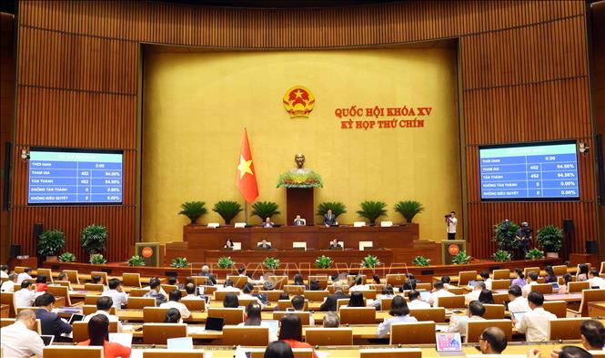 Quốc hội Biểu quyết thông qua Nghị quyết của Quốc hội về việc sửa đổi, bổ sung một số điều của Hiến pháp năm 2013. Ảnh: Phạm Kiên/TTXVN