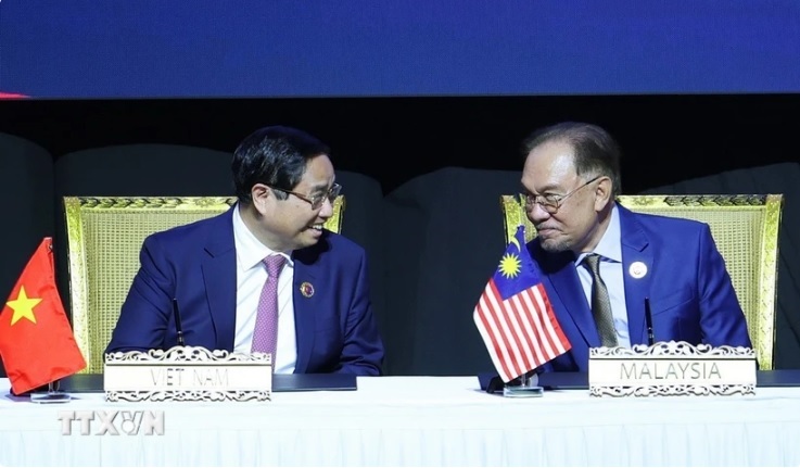 Thủ tướng Phạm Minh Chính và Thủ tướng Malaysia Anwar Ibrahim tại Lễ ký kết Tuyên bố Kuala Lumpur “ASEAN 2045: Tương lai chung của chúng ta