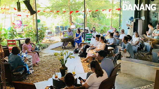 Toàn cảnh buổi giao lưu. Ảnh: K.T.H