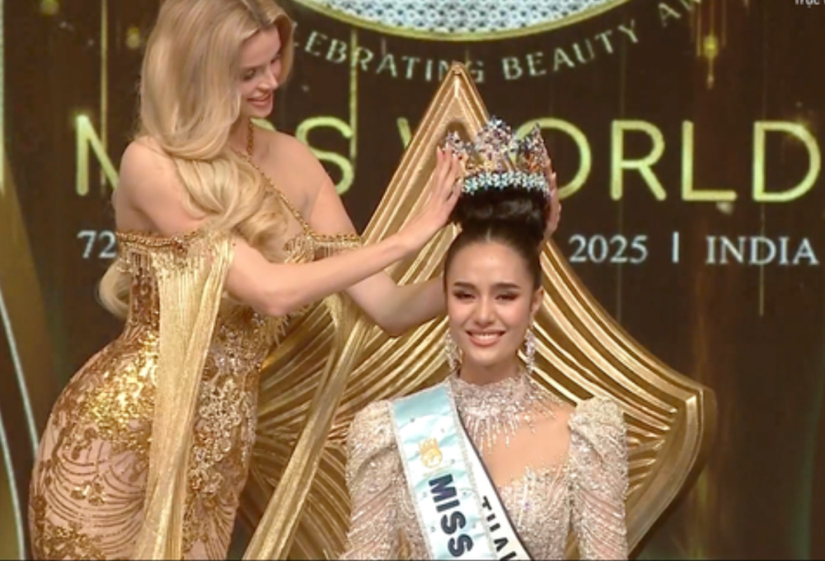 Miss World 2024 Krystyna Pyszková trao vương miện cho tân chủ nhân, Miss World 2025, Suchata Chuangsri - người đẹp Thái Lan.