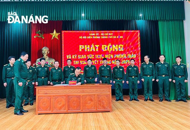 Bộ đội Biên phòng thành phố phát động, ký giao ước thực hiện phong trào thi đua quyết thắng năm 2025. Ảnh: BÁ VĨNH