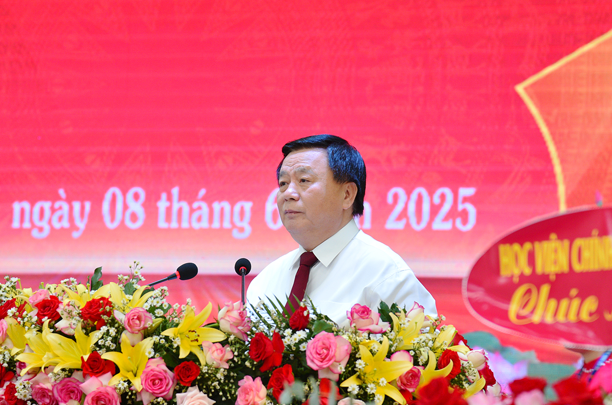 GS,TS Nguyễn Xuân Thắng, Ủy viên Bộ Chính trị, Bí thư Đảng ủy, Giám đốc Học viện Chính trị quốc gia Hồ Chí Minh, Chủ tịch Hội đồng Lý luận Trung ương  phát biểu chỉ đạo đại hội. Ảnh: T.PHƯƠNG