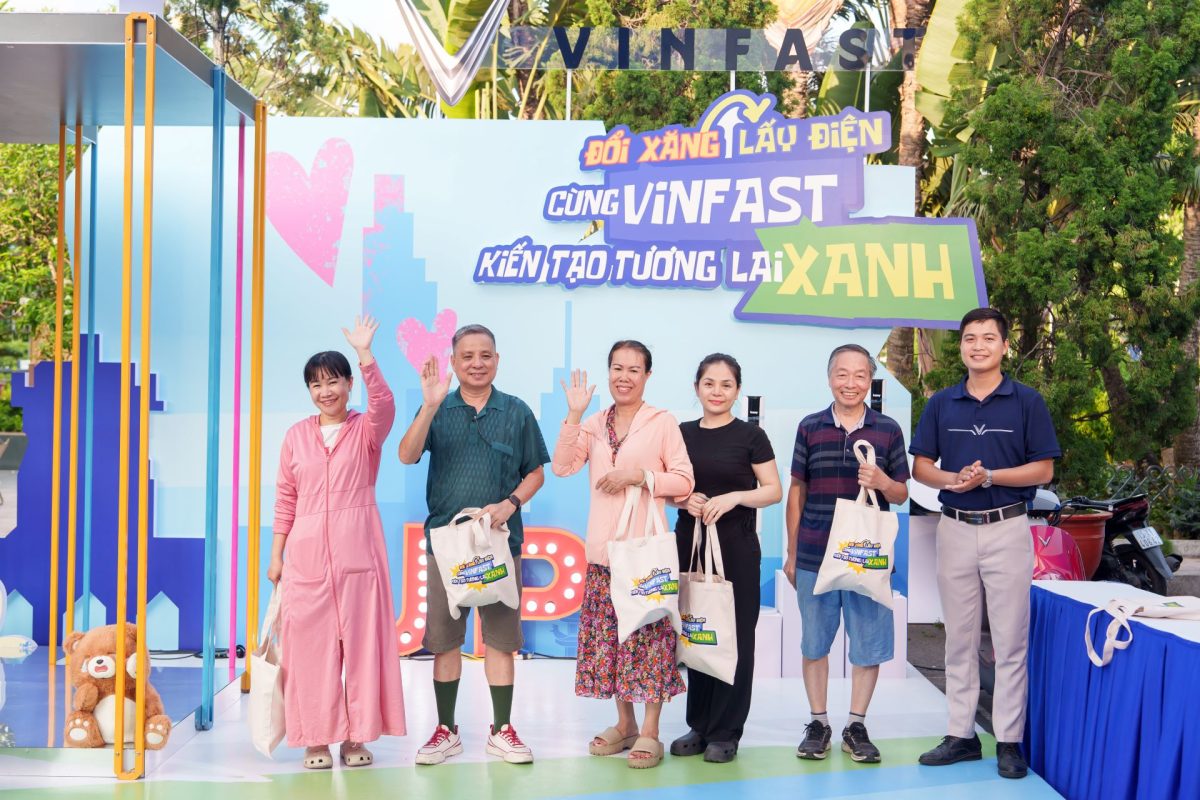 Sự kiện “Đổi xăng lấy điện” thu hút sự quan tâm của đông đảo người dân ở Hải Phòng và Đà Nẵng.