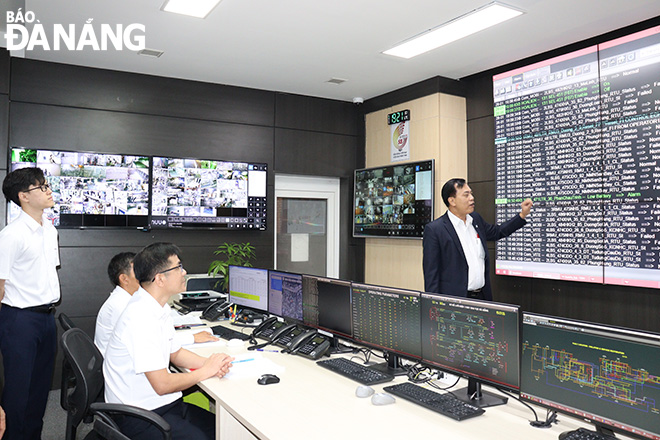Công ty TNHH MTV Điện lực Đà Nẵng thực hiện đồng bộ các giải pháp nhằm bảo đảm cấp điện an toàn, liên tục, ổn định cho thành phố trong mùa nắng nóng. Ảnh: HOÀNG HIỆP