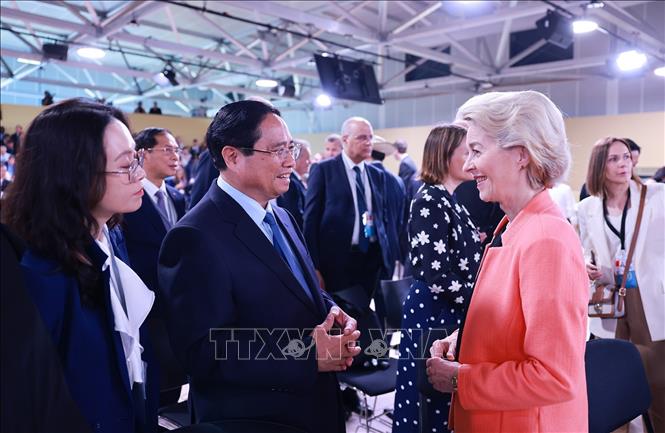 Thủ tướng Phạm Minh Chính gặp Chủ tịch Ủy ban châu Âu Ursula von der Leyen. Ảnh: Dương Giang/TTXVN