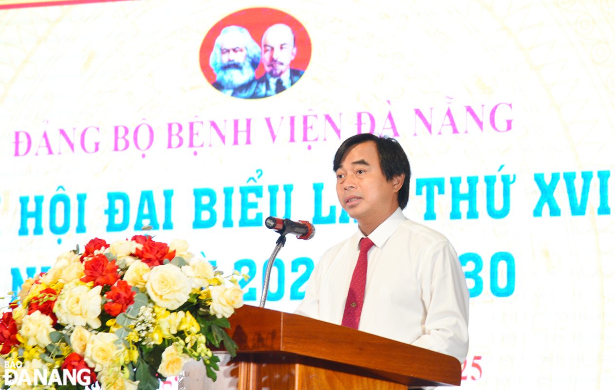 Phó Bí thư Đảng ủy UBND thành phố Tô Văn Hùng phát biểu chỉ đạo đại hội. Ảnh: THIÊN AN