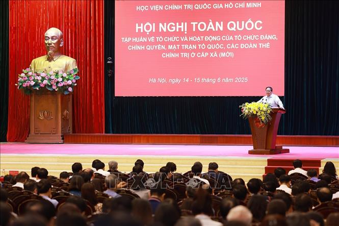 Thủ tướng Phạm Minh Chính phát biểu bế mạc Hội nghị toàn quốc tập huấn về tổ chức và hoạt động của tổ chức Đảng, chính quyền, MTTQ, các đoàn thể chính trị ở cấp xã (mới). Ảnh: TTXVN