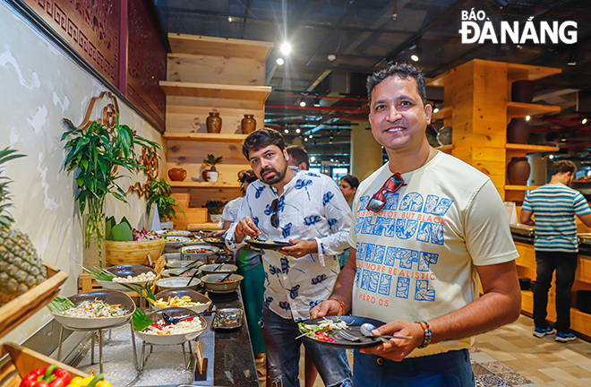 Nhà hàng Bharata Buffet Restaurant tại Khu du lịch Sun Word Bà nà Hills được cấp chứng nhận Halal. Ảnh: NGỌC HÀ