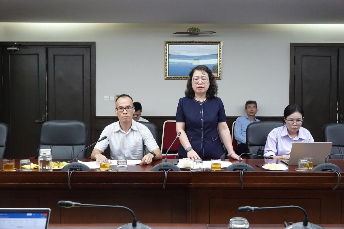 Phó Giám đốc Kho bạc Nhà nước, bà Ngô Thị Nhung trả lời câu hỏi của báo chí chiều 17/6.