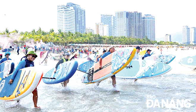 Ngày hội Sup “Danang Colorful Festival” trong khuôn khổ Lễ hội Tận hưởng Đà Nẵng hứa hẹn mang đến trải nghiệm thú vị cho vận động viên, người dân và du khách. Ảnh: Phi Nông