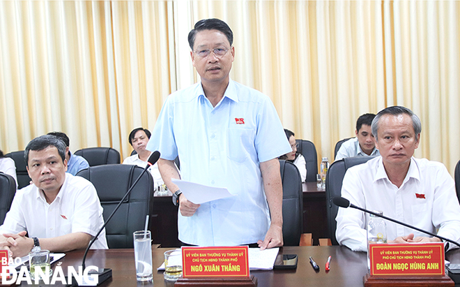 Chủ tịch HĐND thành phố Ngô Xuân Thắng kết luận phiên họp.  Ảnh: T. HUY