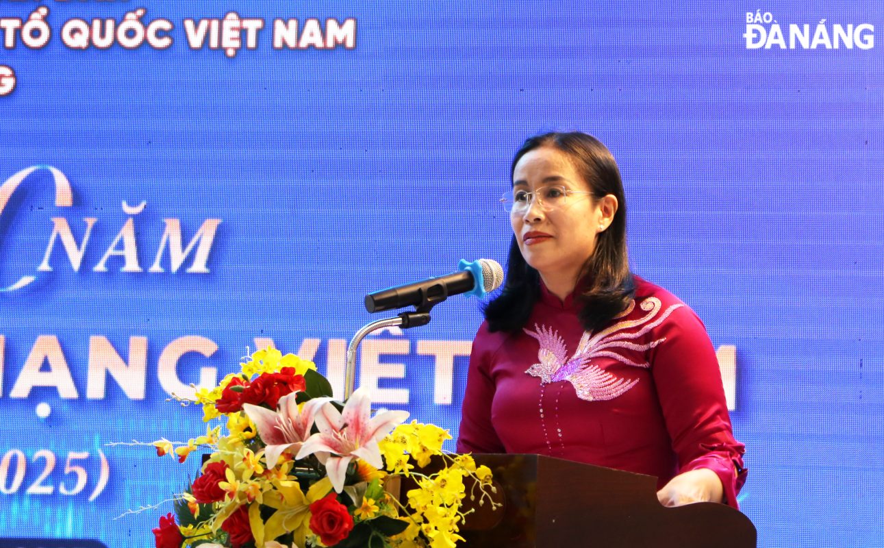 Phó Chủ tịch UBND thành phố Nguyễn Thị Anh Thi phát biểu tại buổi gặp mặt. Ảnh: XUÂN HẬU