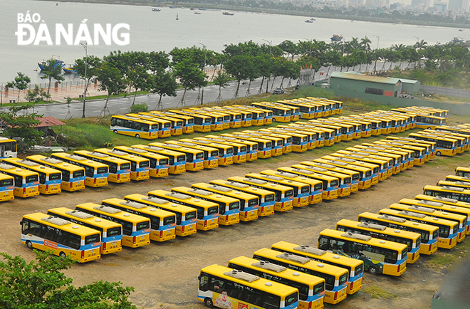 Xe buýt trợ giá của thành phố. Ảnh: THÀNH LÂN