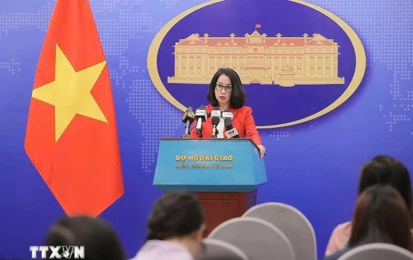 Người phát ngôn Bộ Ngoại giao Phạm Thu Hằng trả lời câu hỏi của các cơ quan báo chí trong nước và quốc tế. (Ảnh: An Đăng/TTXVN)