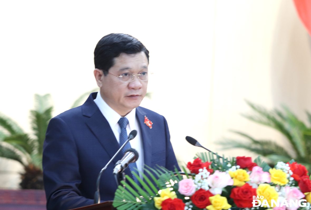 Phó Chủ tịch Thường trực HĐND thành phố Trần Phước Sơn phát biểu tại kỳ họp. Ảnh: PV