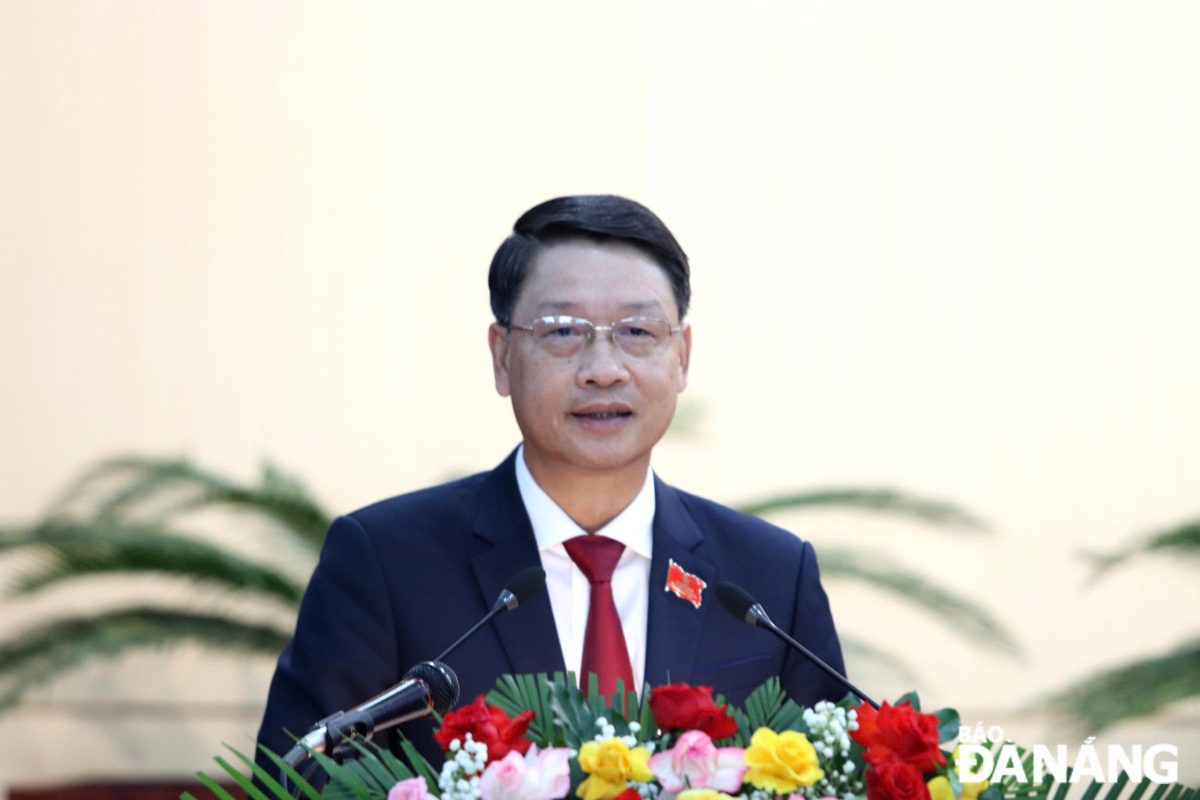 Chủ tịch HĐND thành phố Ngô Xuân Thắng phát biểu bế mạc kỳ họp.