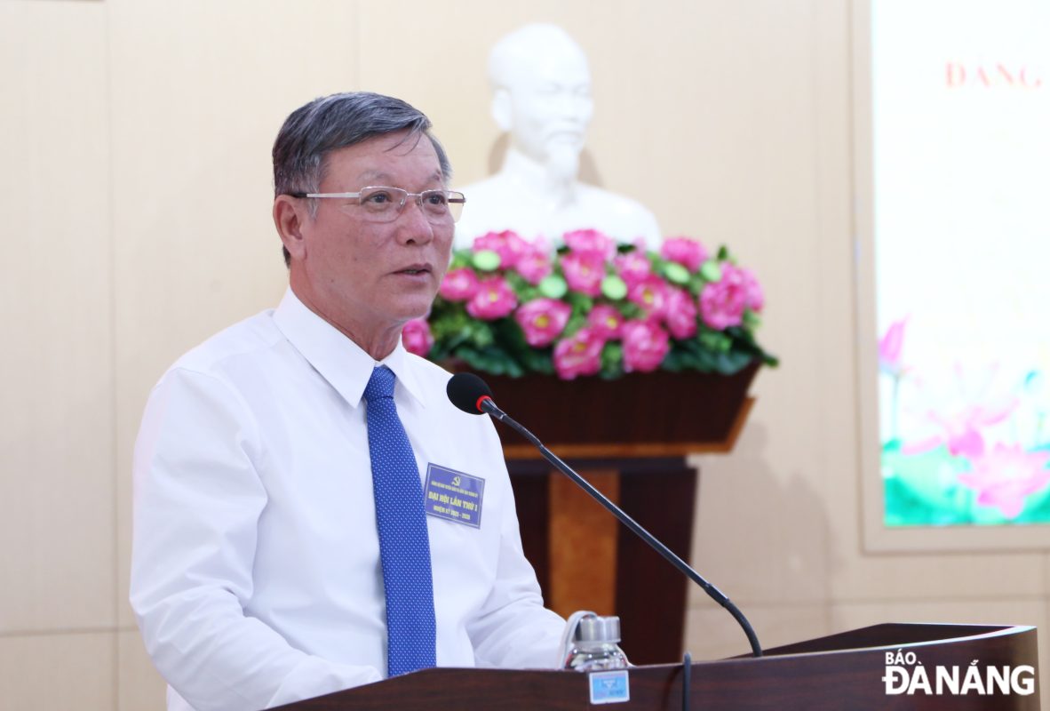 Chủ tịch Ủy ban MTTQ Việt Nam thành phố Lê Văn Trung phát biểu tại đại hội. Ảnh: XUÂN HẬU
