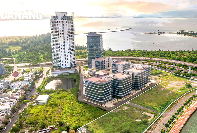 Thành phố quy hoạch và bố trí quỹ đất tại tòa nhà 22 tầng, Khu Công viên phần mềm Đà Nẵng số 2 để chuẩn bị cho việc thành lập trung tâm tài chính.  Ảnh: M.QUẾ