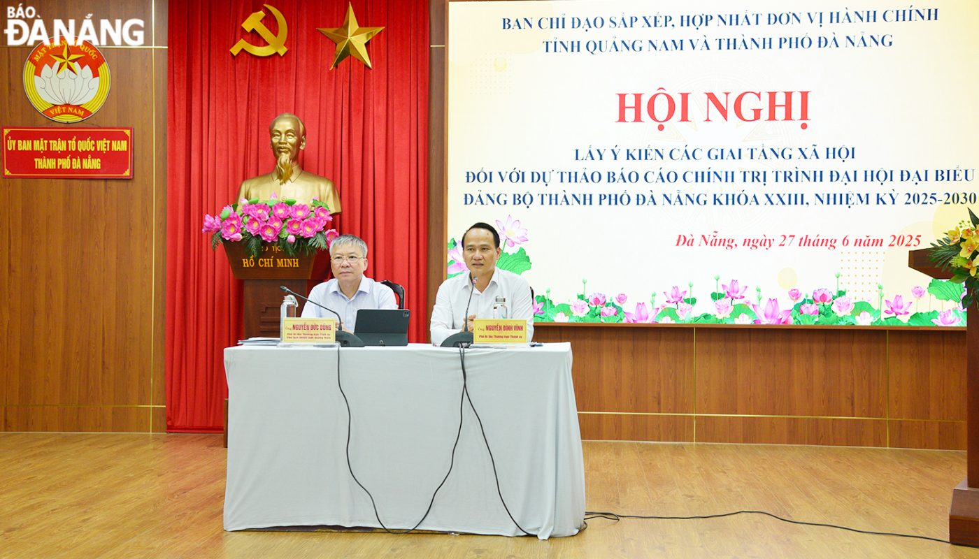 Phó Bí thư Thường trực Thành uỷ Đà Nẵng Nguyễn Đình Vĩnh và Phó Bí thư Thường trực Tỉnh uỷ Quảng Nam Nguyễn Đức Dũng đồng chủ trì hội nghị.