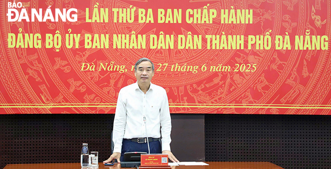 Chủ tịch UBND thành phố Lê Trung Chinh phát biểu kết luận tại hội nghị.  Ảnh: NGỌC PHÚ
