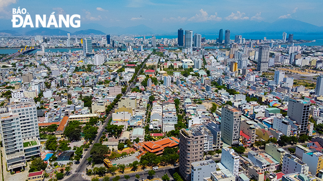 Thành phố Đà Nẵng phát triển mạnh mẽ trở thành trung tâm của khu vực. TRONG ẢNH: Một góc đô thị Đà Nẵng. Ảnh: XUÂN SƠN