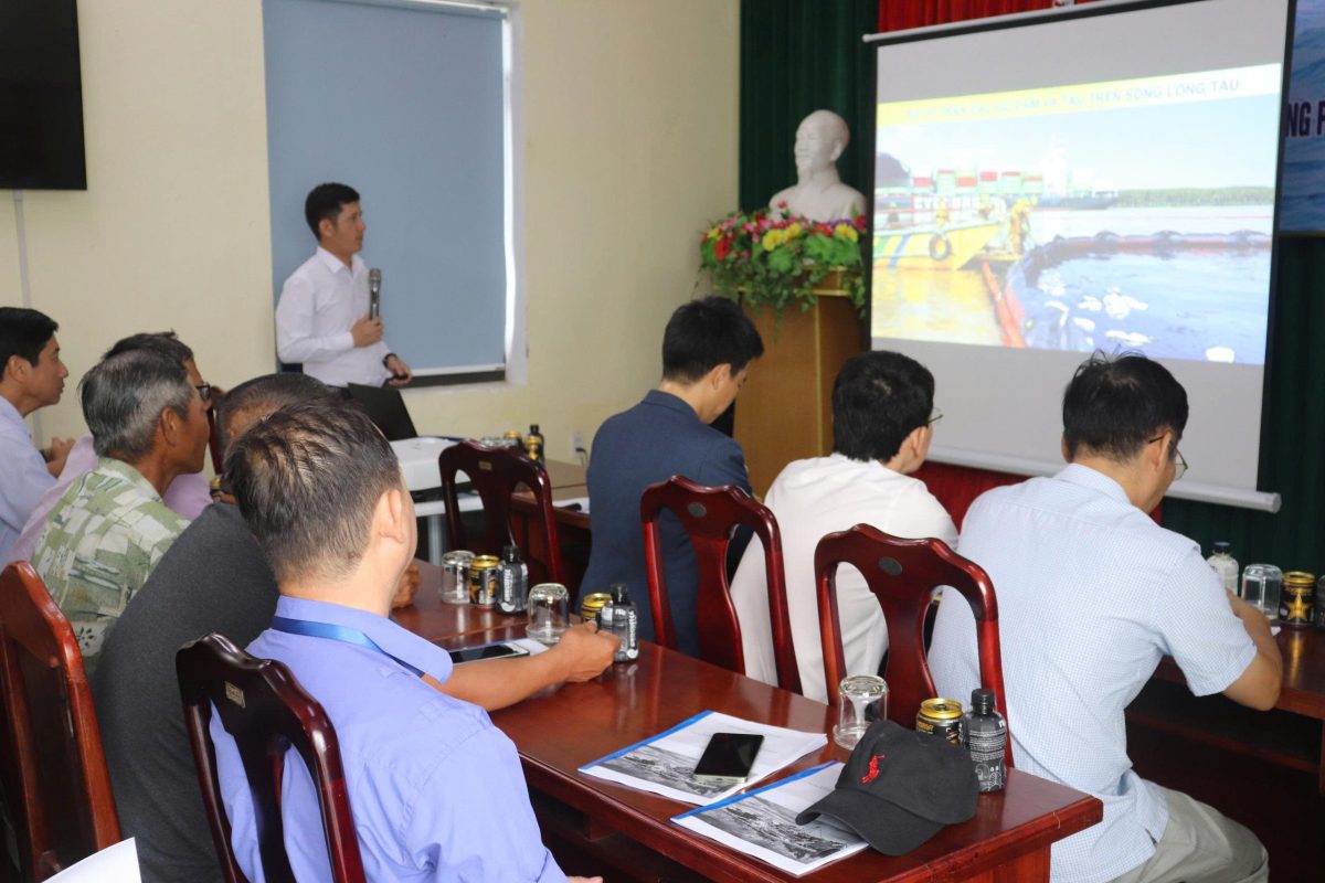 Khóa tập huấn, tuyên truyền, phổ biến kiến thức và huấn luyện nghiệp vụ ứng phó sự cố tràn dầu trên địa bàn thành phố thu hút đông đảo các cơ sở tham gia.