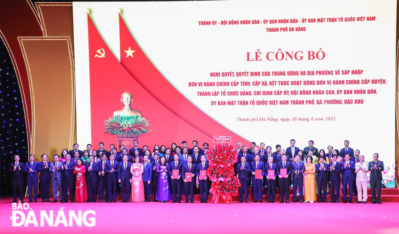 Ra mắt Ban Chấp hành, Ban Thường vụ Thành ủy thành phố Đà Nẵng.