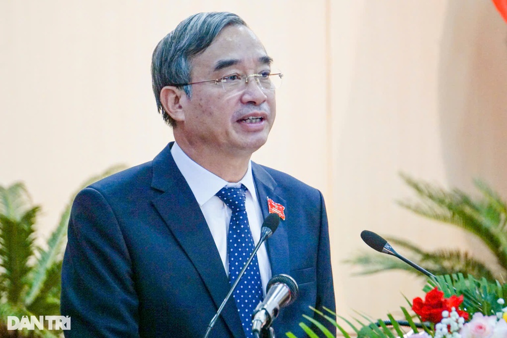 Chủ tịch thành phố Đà Nẵng gửi lời gan ruột khi quyết định nghỉ hưu sớm - 1 Chủ tịch thành phố Đà Nẵng gửi lời gan ruột khi quyết định nghỉ hưu sớm - 1