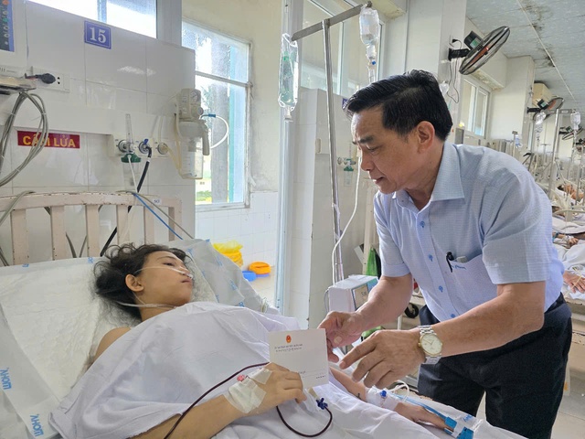 Khoảnh khắc sinh tử vụ tai nạn 2 người tử vong trên cao tốc Đà Nẵng – Quảng Ngãi- Ảnh 6. Khoảnh khắc sinh tử vụ tai nạn 2 người tử vong trên cao tốc Đà Nẵng – Quảng Ngãi- Ảnh 6.