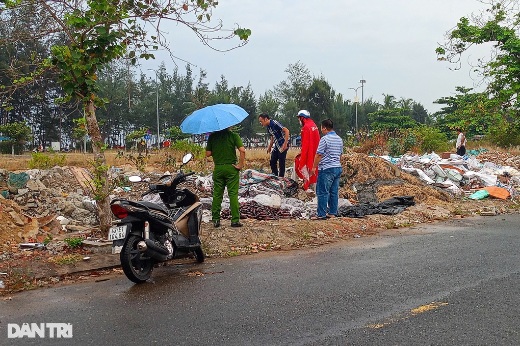 Lượng lớn thuốc tân dược còn hạn sử dụng bị đổ bên đường ở Đà Nẵng - 3 Lượng lớn thuốc tân dược còn hạn sử dụng bị đổ bên đường ở Đà Nẵng - 3