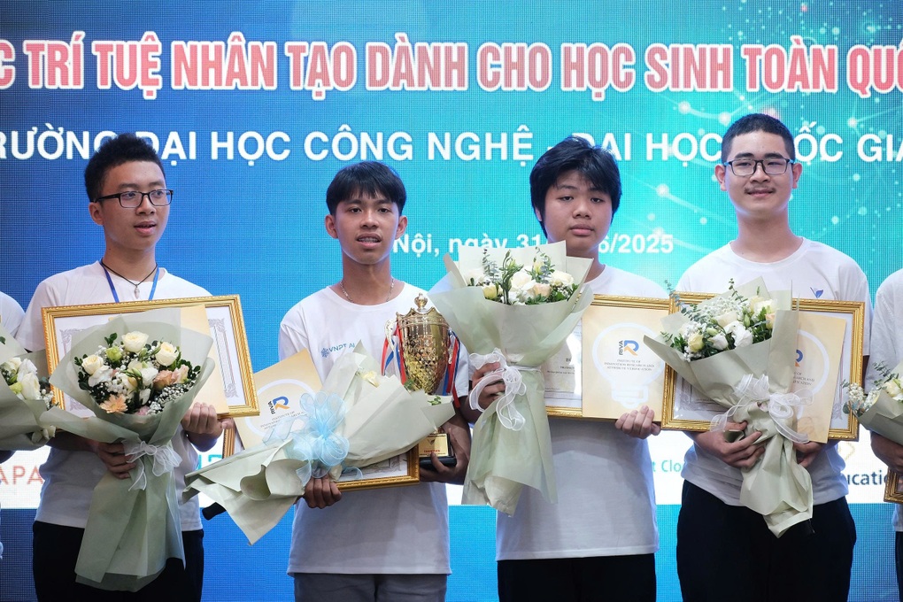Học sinh Đà Nẵng vô địch Olympic Trí tuệ nhân tạo toàn quốc 2025 - 2 Học sinh Đà Nẵng vô địch Olympic Trí tuệ nhân tạo toàn quốc 2025 - 2