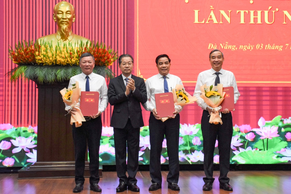 Nhiều lãnh đạo thành phố Đà Nẵng nhận thêm nhiệm vụ mới - 1 Nhiều lãnh đạo thành phố Đà Nẵng nhận thêm nhiệm vụ mới - 1