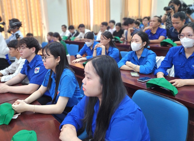 Thứ trưởng Bộ Giáo dục và Đào tạo: Đưa giáo dục môi trường thành nội dung xuyên suốt trong nhà trường- Ảnh 2. Thứ trưởng Bộ Giáo dục và Đào tạo: Đưa giáo dục môi trường thành nội dung xuyên suốt trong nhà trường- Ảnh 2.