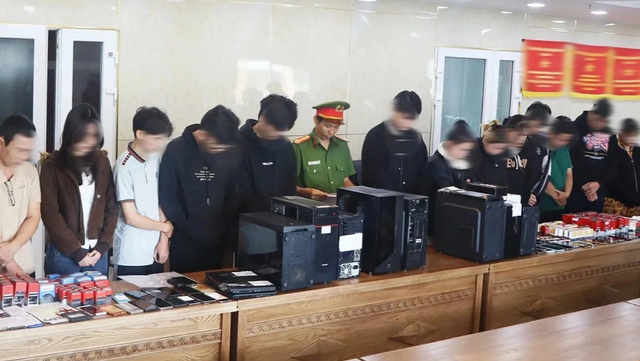 Công an Đà Nẵng bóc gỡ đường dây bán hóa đơn trái phép khắp cả nước gần 22.000 tỷ đồng- Ảnh 2. Công an Đà Nẵng bóc gỡ đường dây bán hóa đơn trái phép khắp cả nước gần 22.000 tỷ đồng- Ảnh 2.