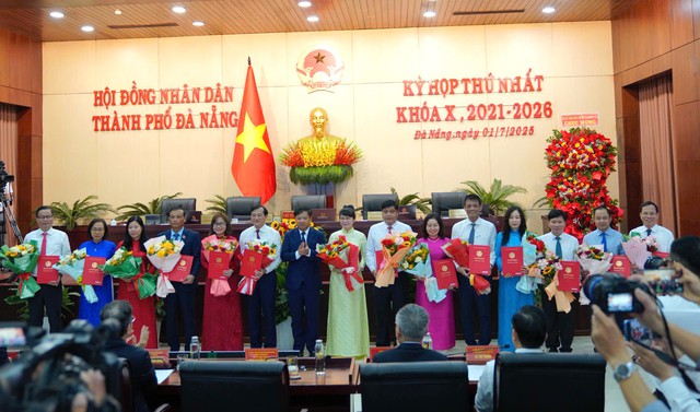 HĐND thành phố Đà Nẵng khóa X họp kỳ đầu sau sáp nhập, kiện toàn bộ máy nhân sự- Ảnh 1. HĐND thành phố Đà Nẵng khóa X họp kỳ đầu sau sáp nhập, kiện toàn bộ máy nhân sự- Ảnh 1.
