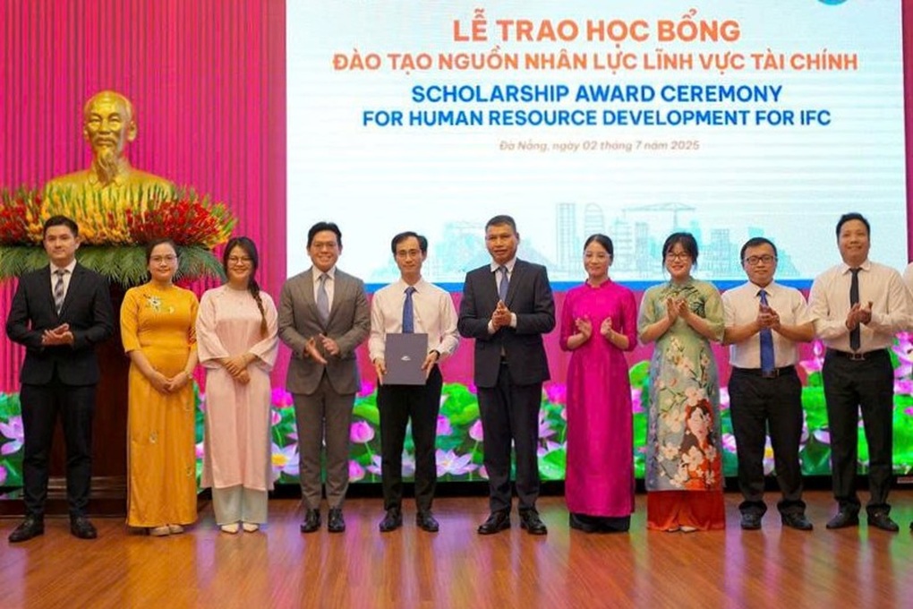 Đà Nẵng cử cán bộ sang Singapore học tập mô hình trung tâm tài chính - 1 Đà Nẵng cử cán bộ sang Singapore học tập mô hình trung tâm tài chính - 1